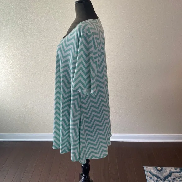 - Lularoe Perfect Tee size 3XL - Picture 3 of 5